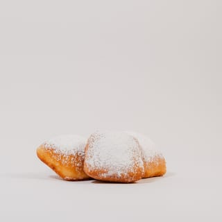 2 Pieces Beignets